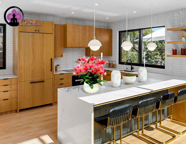 Chậu lan hồ điệp mini nhỏ gọn, không chiếm nhiều diện tích, nên rất được ưa chuộng trưng bày ở trên bàn