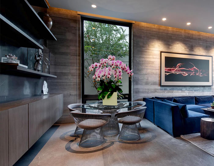 Mẫu chậu vuông 10 cành là mẫu chậu được nhiều khách hàng của Thiền Hoa lựa chọn trong những năm gần đây